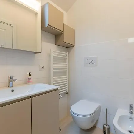 Апартаменты Colonna Folonari 6 *