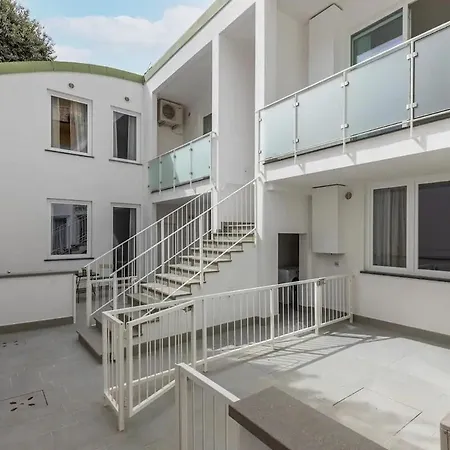 Colonna Folonari 6 * Флоренция